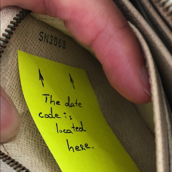 Louis Vuitton zip wallett - Picture 5 of 7